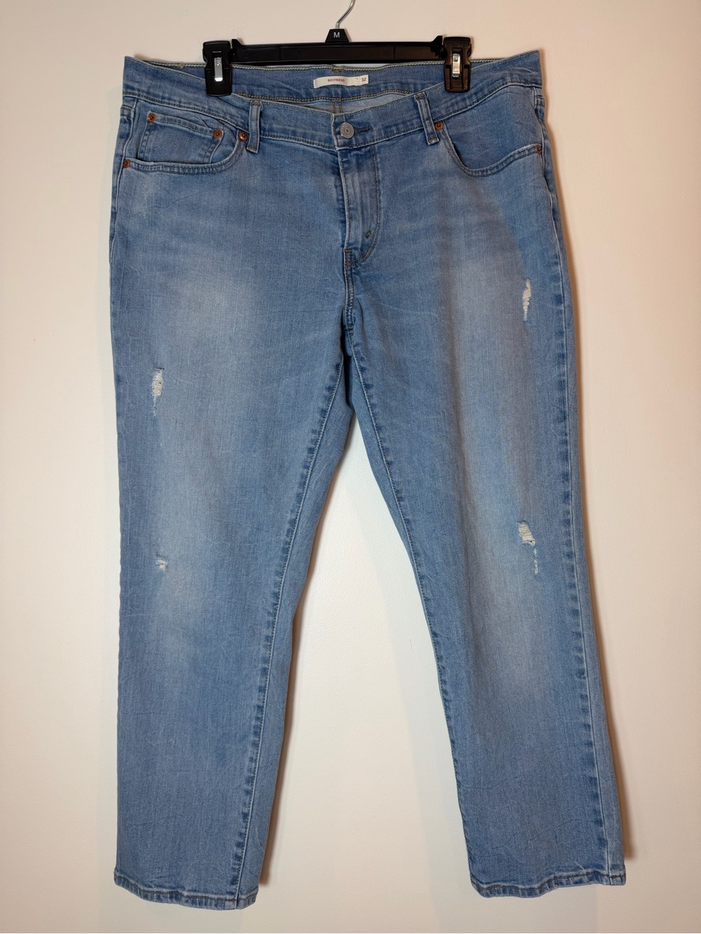 Levi’s Mid-Rise Boyfriend Jeans Medium Wash Distressed  Size 32
